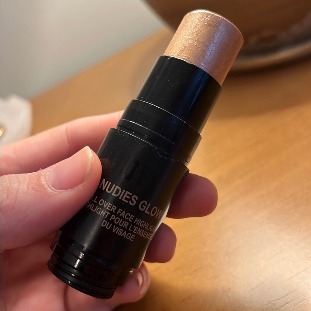 NudeStix “Bubbly Bebe” Highlighter